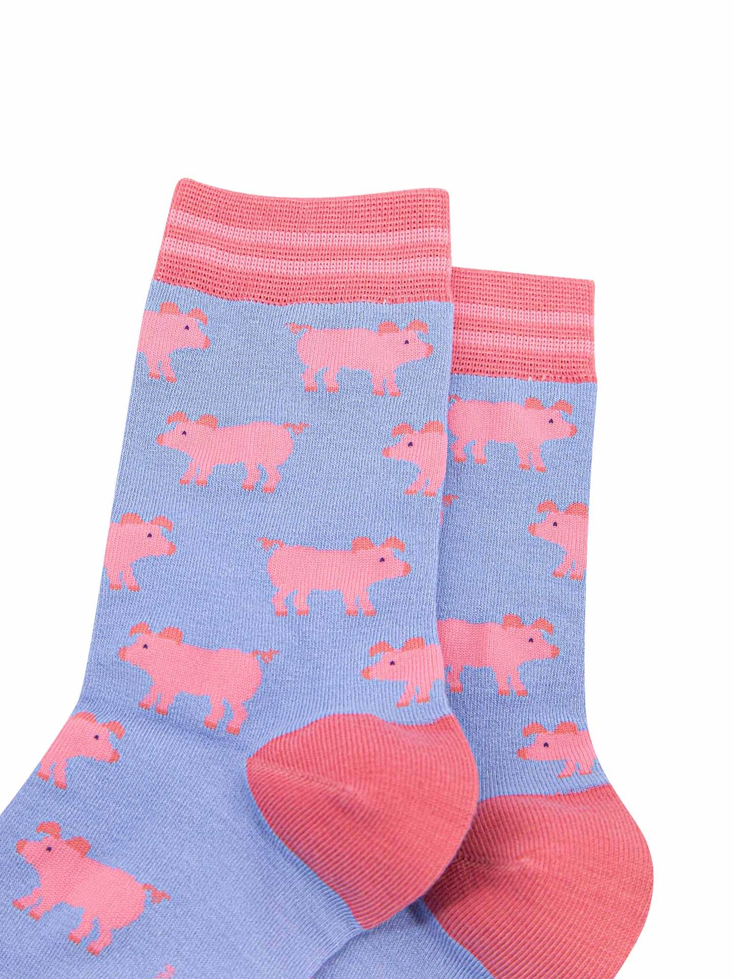 womens-bamboo-socks-light-blue-light-pink-pig-close-up