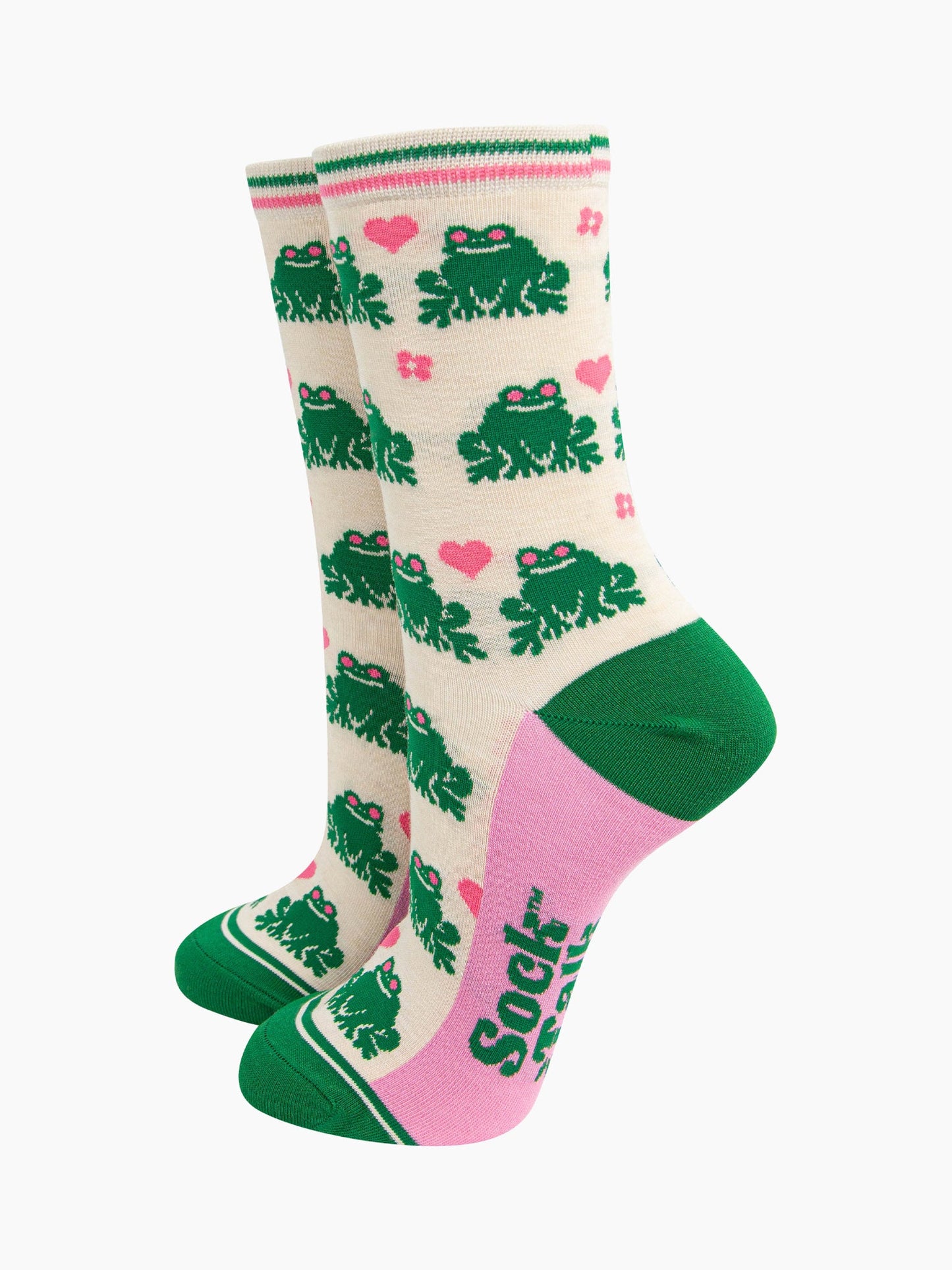 womens-bamboo-socks-cream-frog-love-heart-showing-a-pattern-of-green-frogs-and-pink-love-hearts