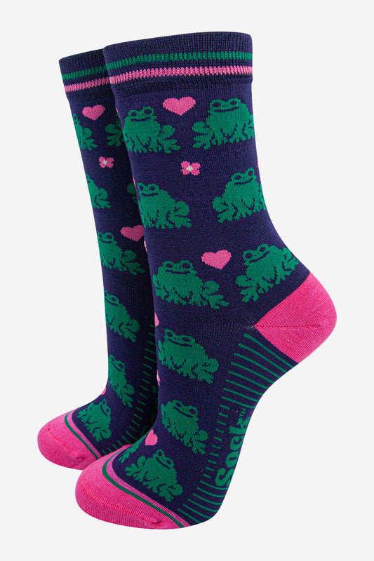 womens-bamboo-socks-navy-blue-pink-frogs-love-hearts
