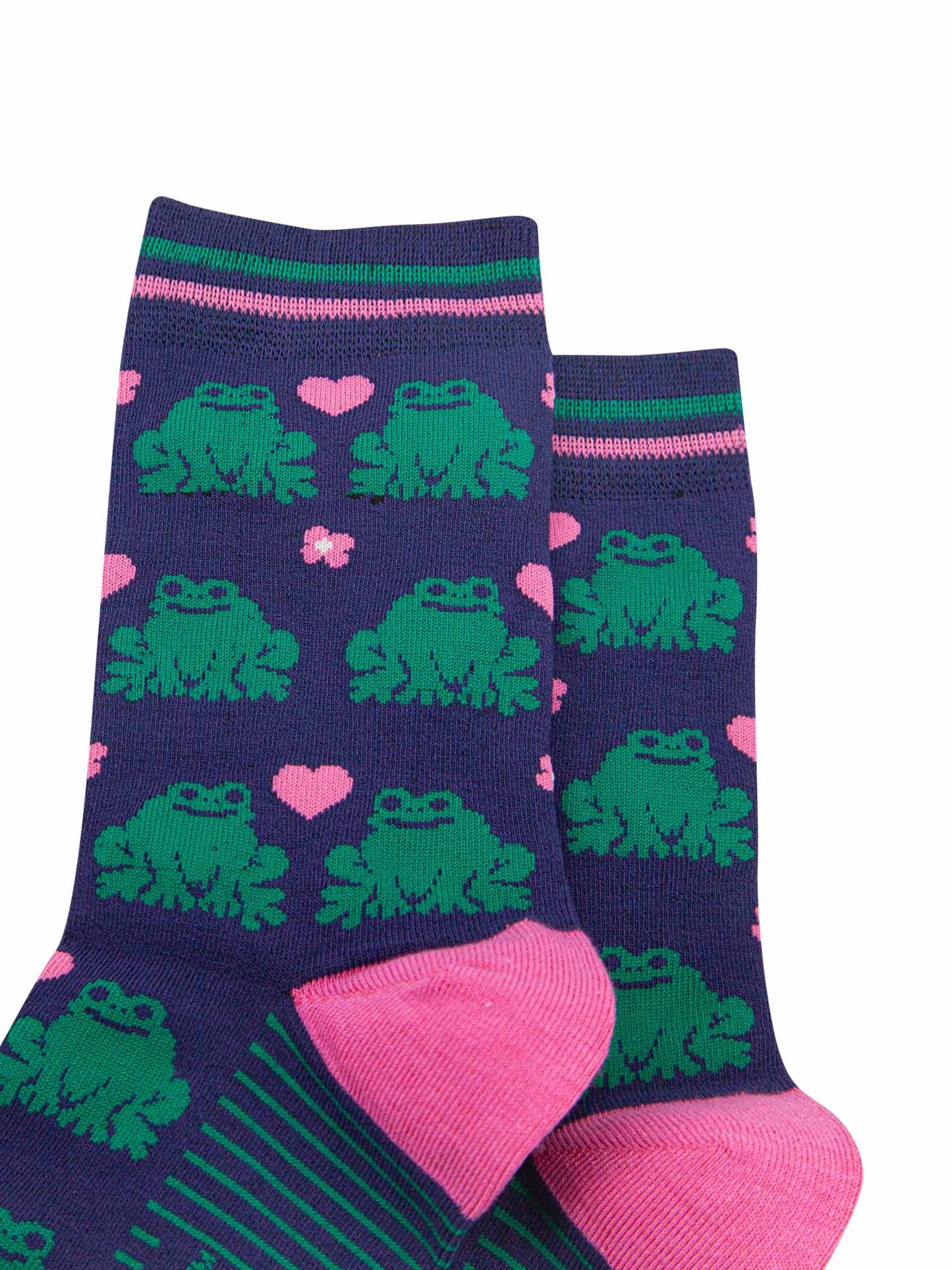womens-bamboo-socks-navy-blue-pink-frogs-close-up