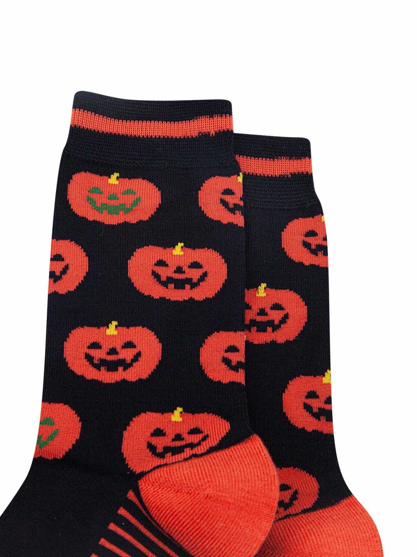 mens-bamboo-socks-black-pumpkins-close-up