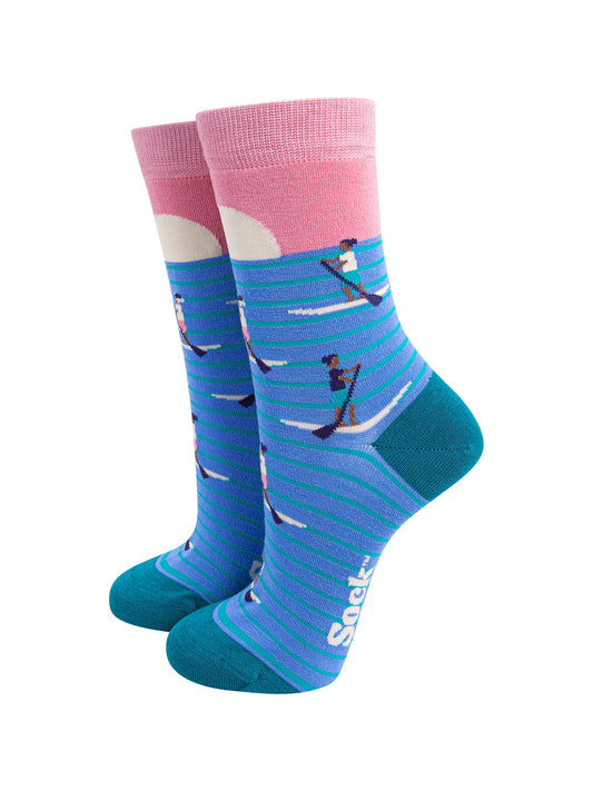 Sunset-Paddle-Boarding-Bamboo-Socks-in-Blue/Pink-On-Mannequin
