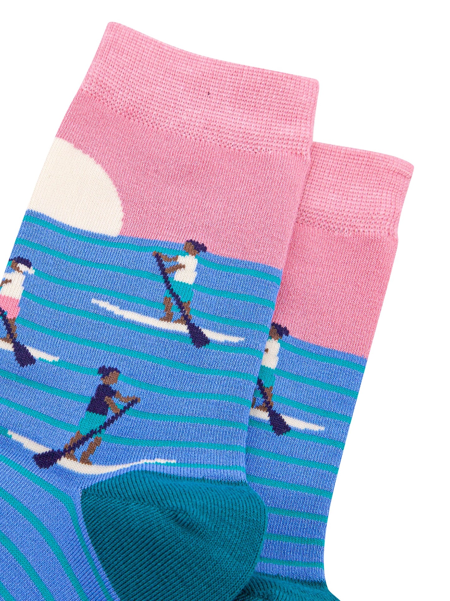 Sunset-Paddle-Boarding-Bamboo-Socks-in-Blue/Pink-Close-Up
