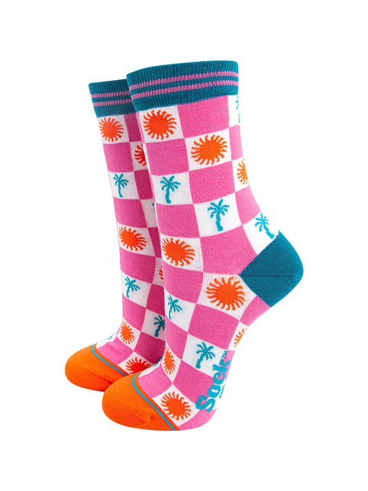 Palm-Tree-Sun-Checkerboard-Bamboo-Socks-in-Pink-On-Mannequin