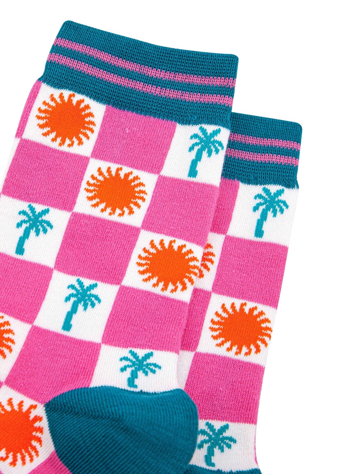 Palm-Tree-Sun-Checkerboard-Bamboo-Socks-in-Pink-Close-Up