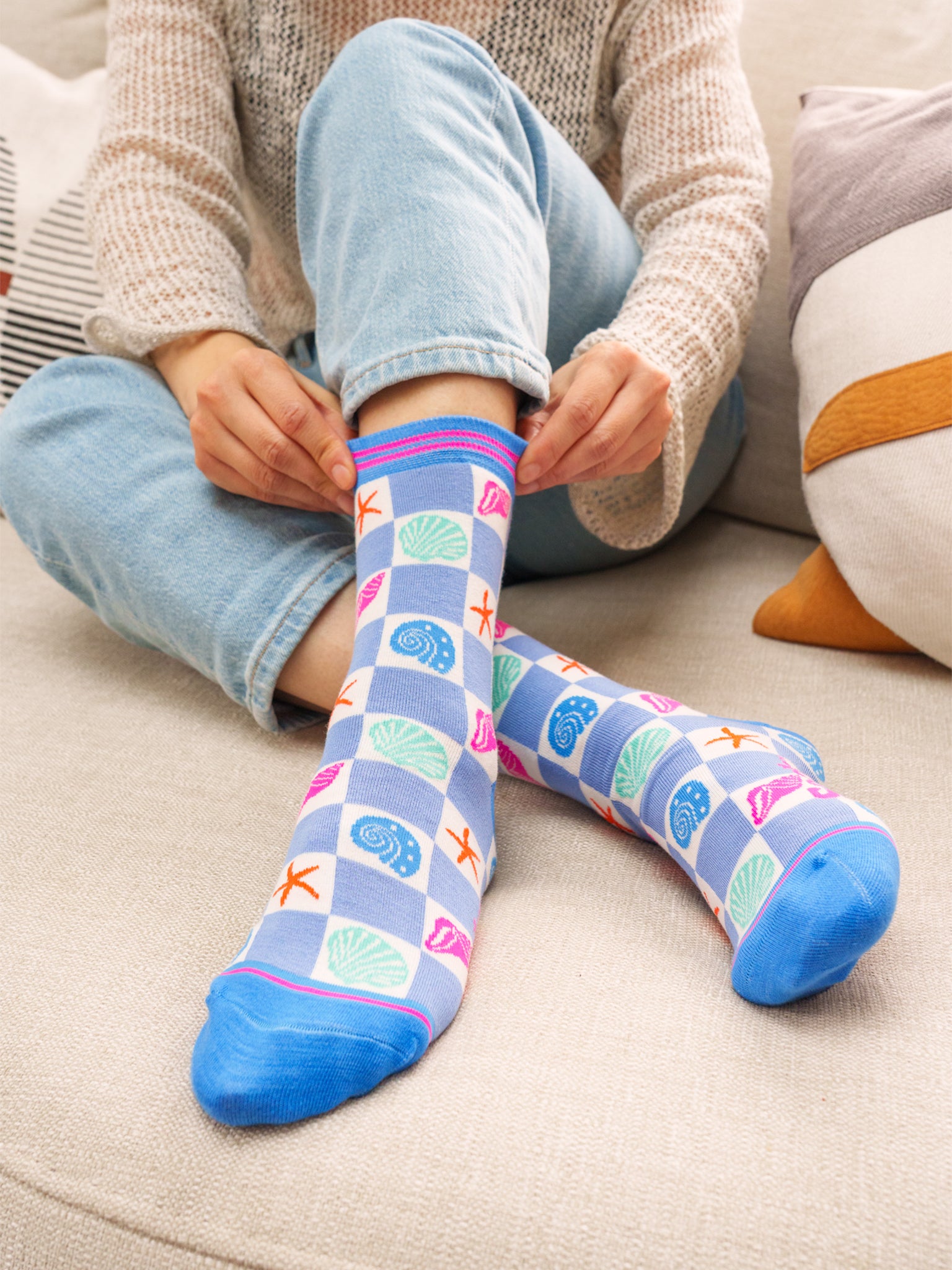 Seashell-Checkerboard-Bamboo-Socks-in-Blue