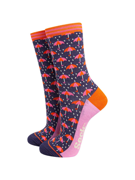 womens-bamboo-socks-navy-umbrellas-and-raindrops-repeating-pattern-orange-pink-umbrella-heavy-rain