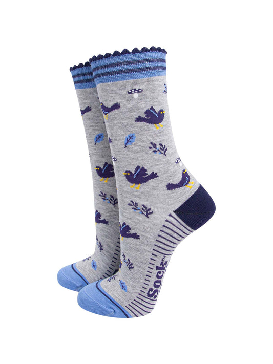 womens-bamboo-socks-light-grey-denim-blue-blackbirds-garden-birds