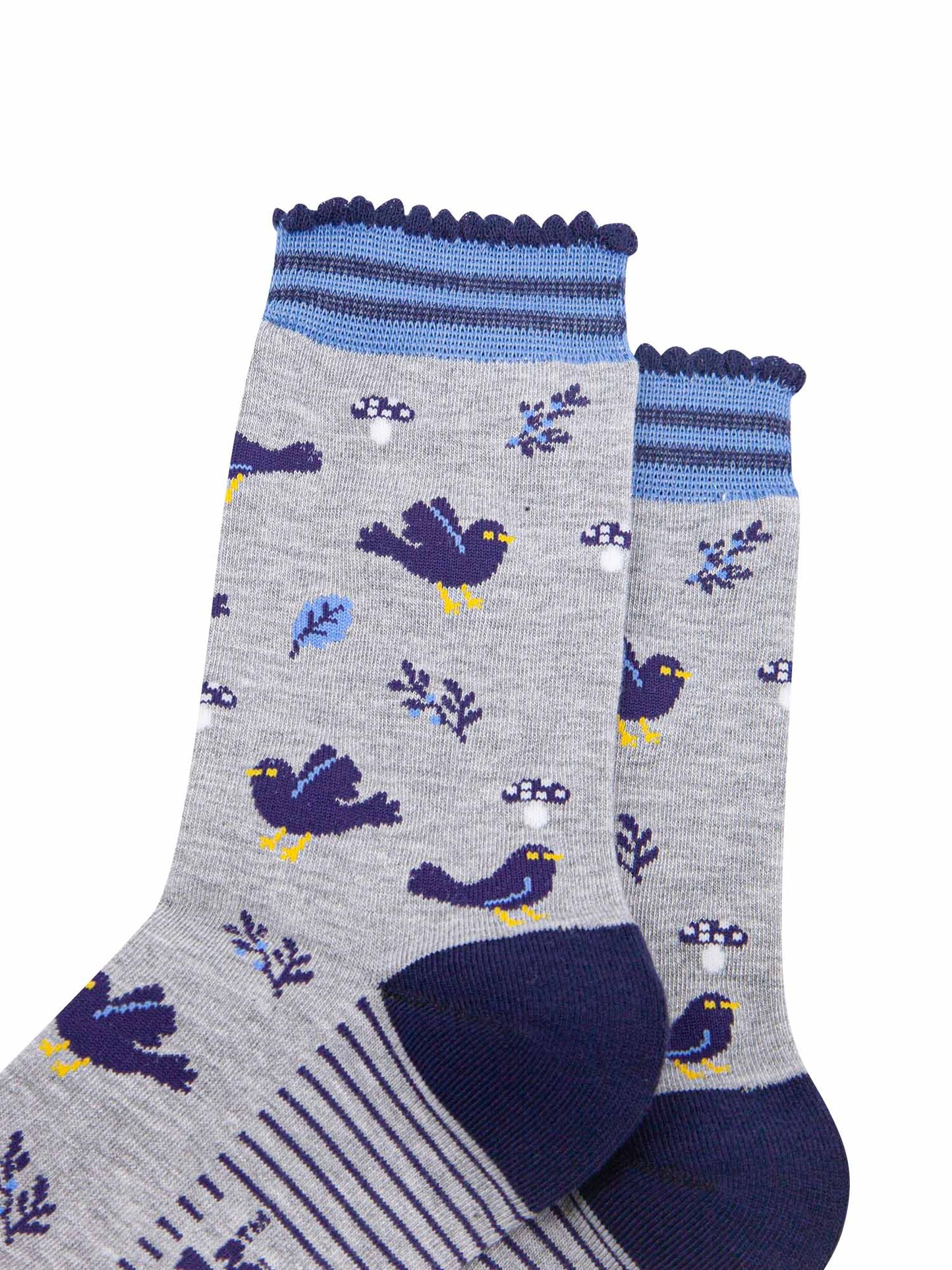 womens-bamboo-socks-light-grey-denim-blue-blackbirds-close-up