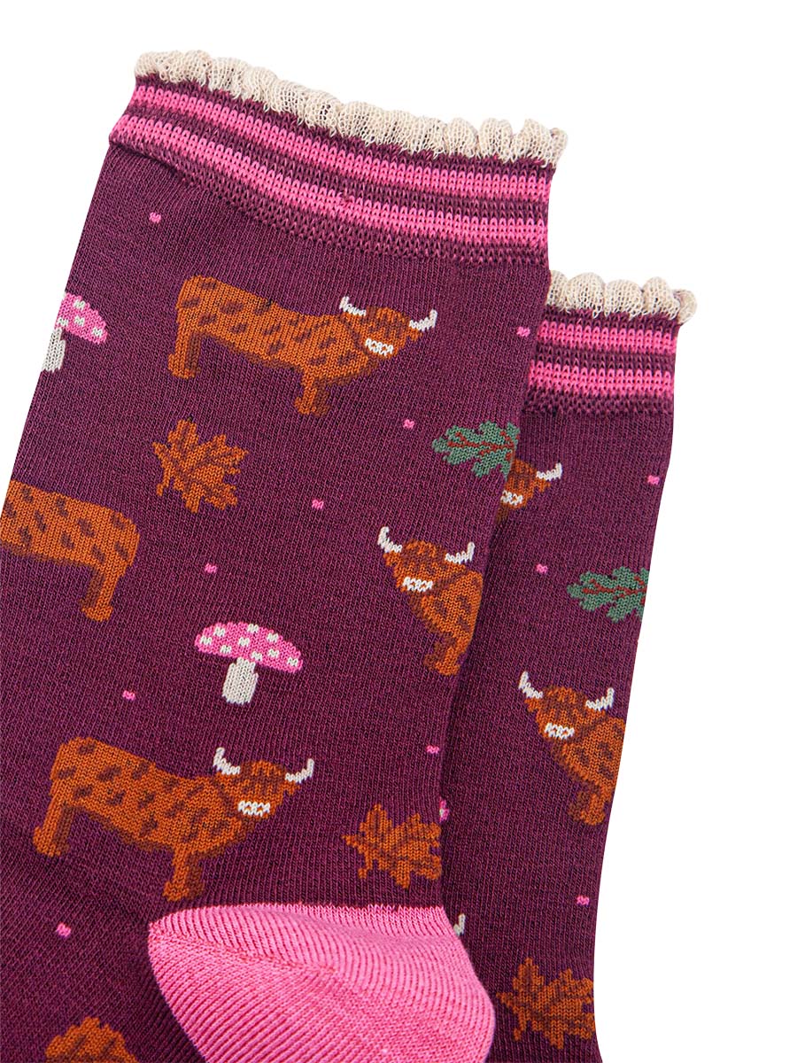 womens-bamboo-socks-berry-cream-highland-cow-toadstool-close-up