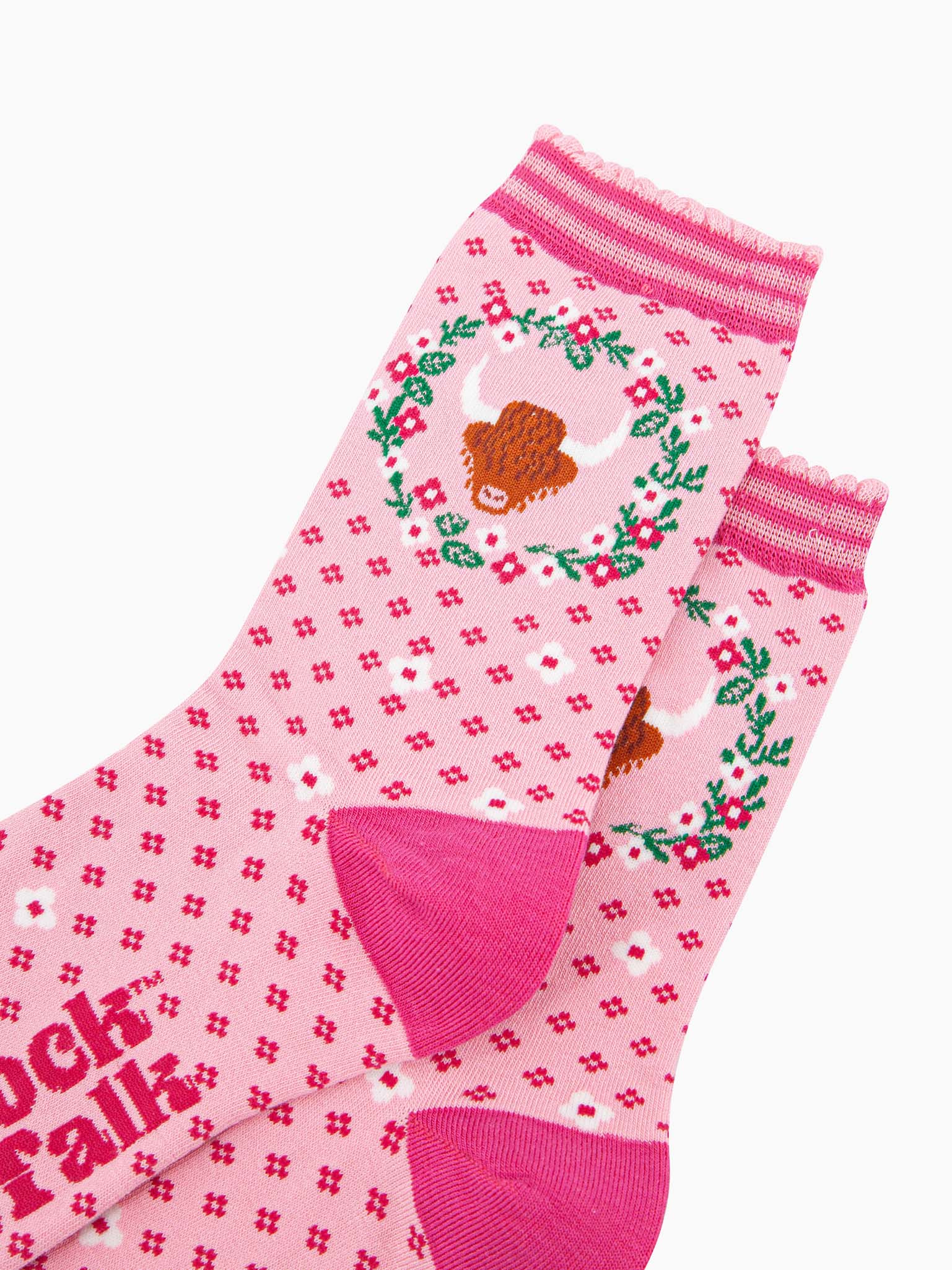 womens-bamboo-socks-pink-highland-cow-wreath-close-up-cow-head-horns