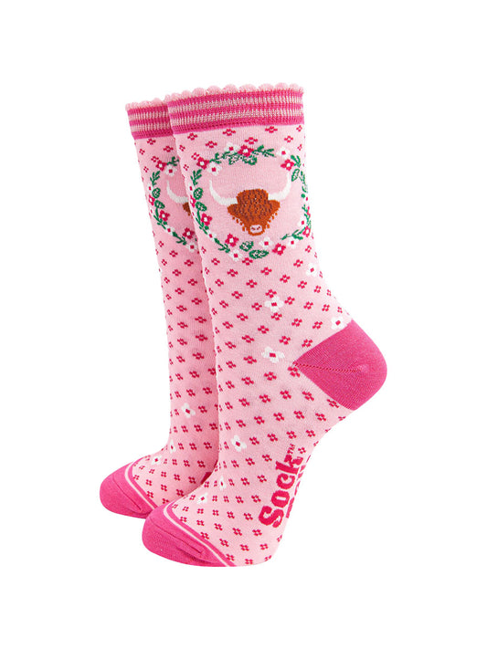 womens-bamboo-socks-pink-highland-cow-wreath-floral-scottish-coo
