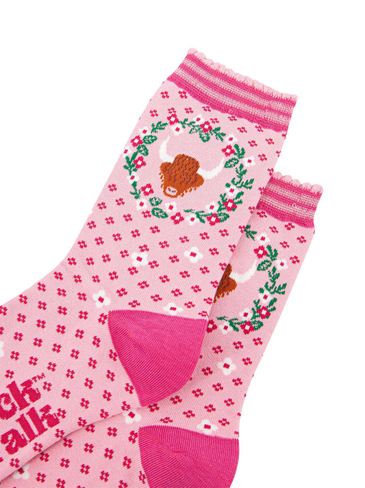 womens-bamboo-socks-pink-highland-cow-wreath-close-up-cow-head-horns
