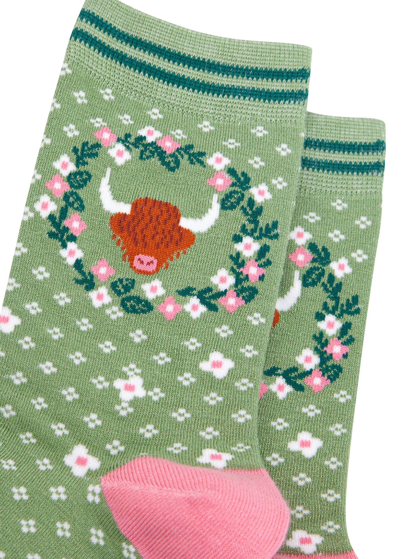 Highland-Cow-Floral-Wreath-Bamboo-Socks-in-Green-close-up