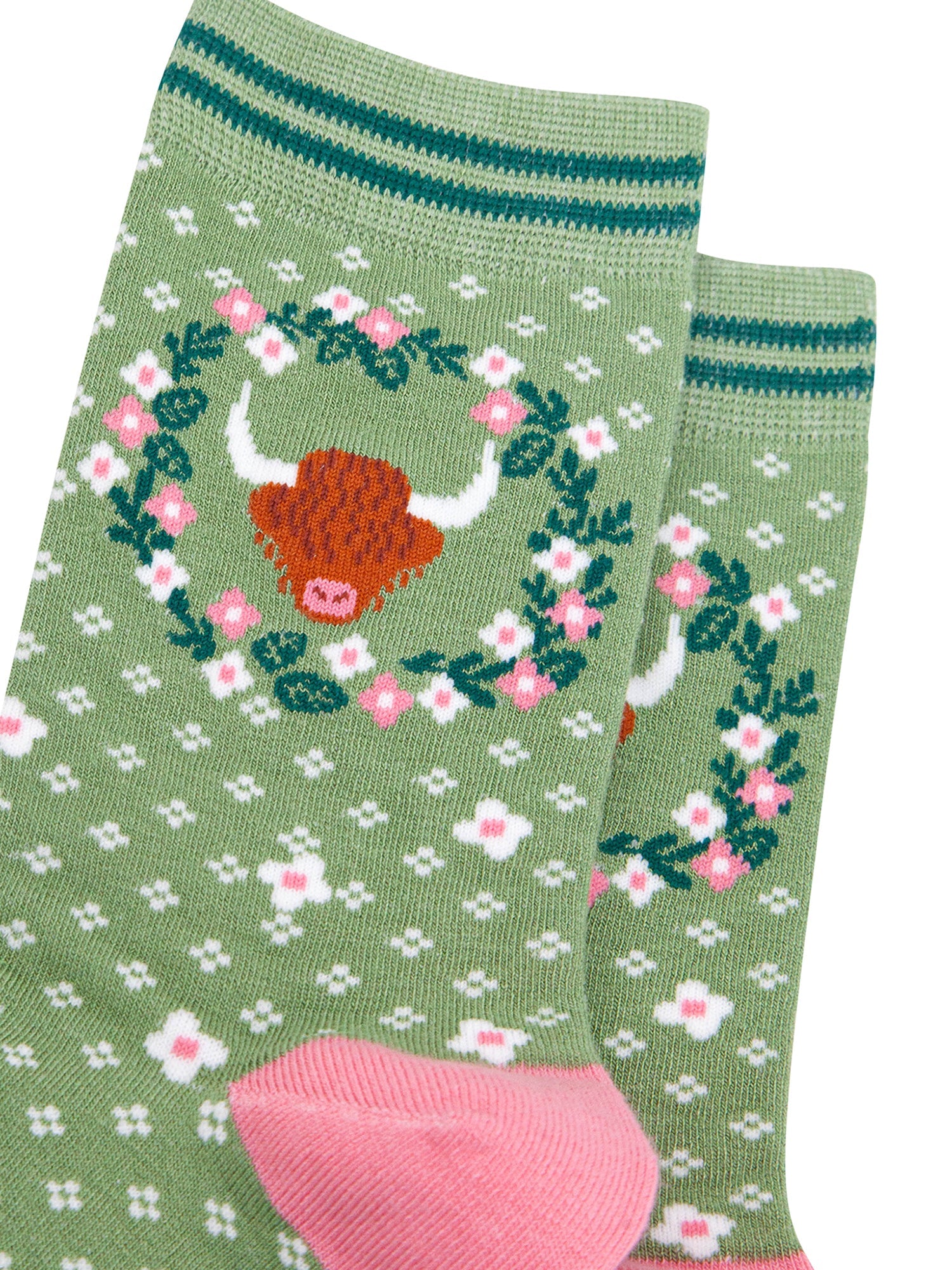 Highland-Cow-Floral-Wreath-Bamboo-Socks-in-Green-close-up