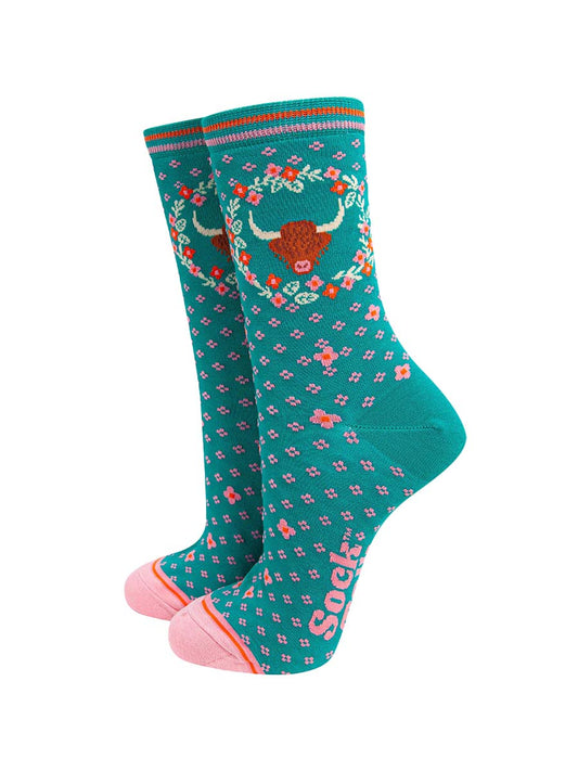 womens-bamboo-socks-teal-highland-cow-floral-wreath-flower-pattern-cow-motif-on-ankle
