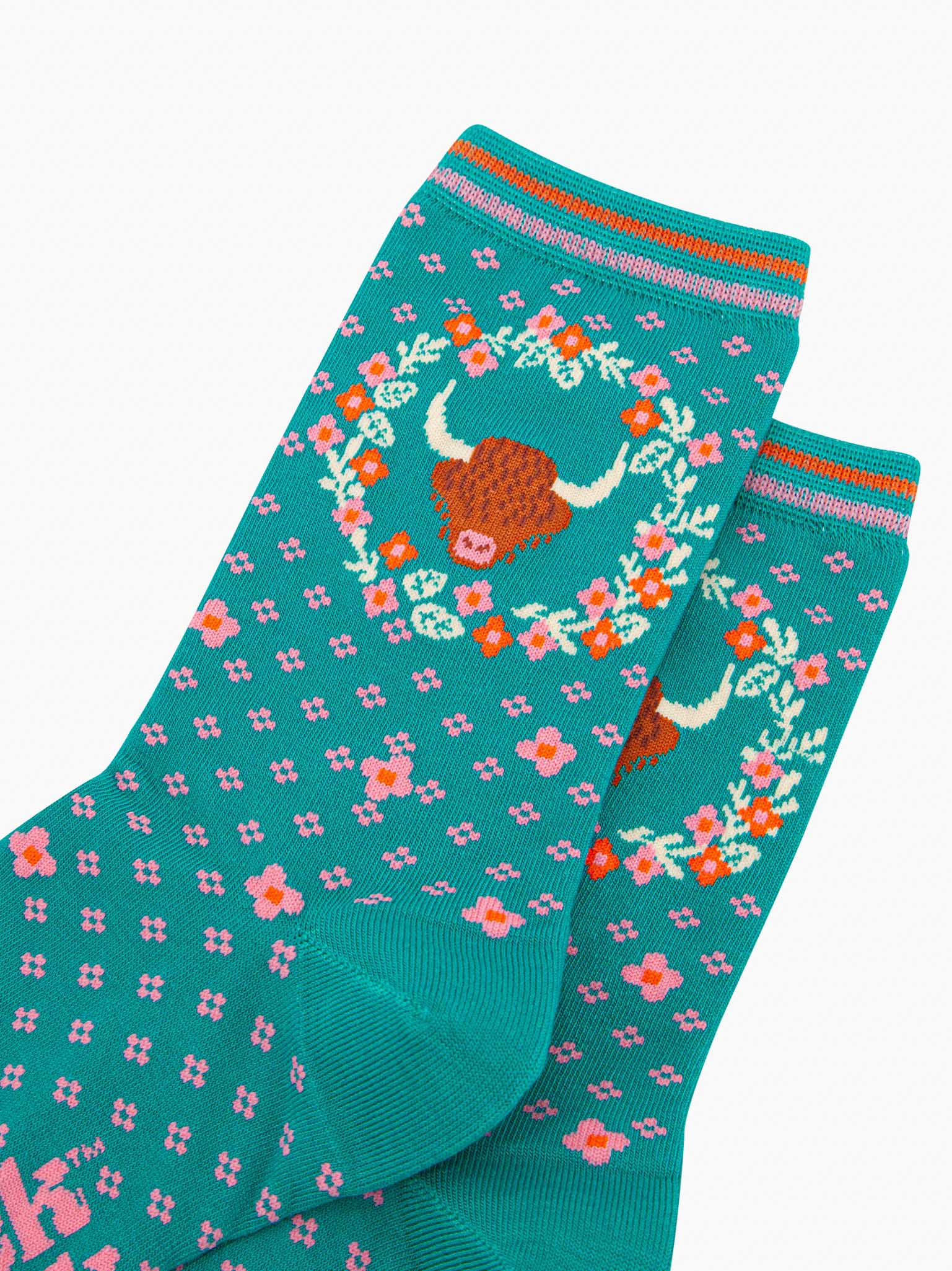 womens-bamboo-socks-teal-highland-cow-floral-wreath-close-up-horned-highland-cow-pink-orange-white-floral-wreath