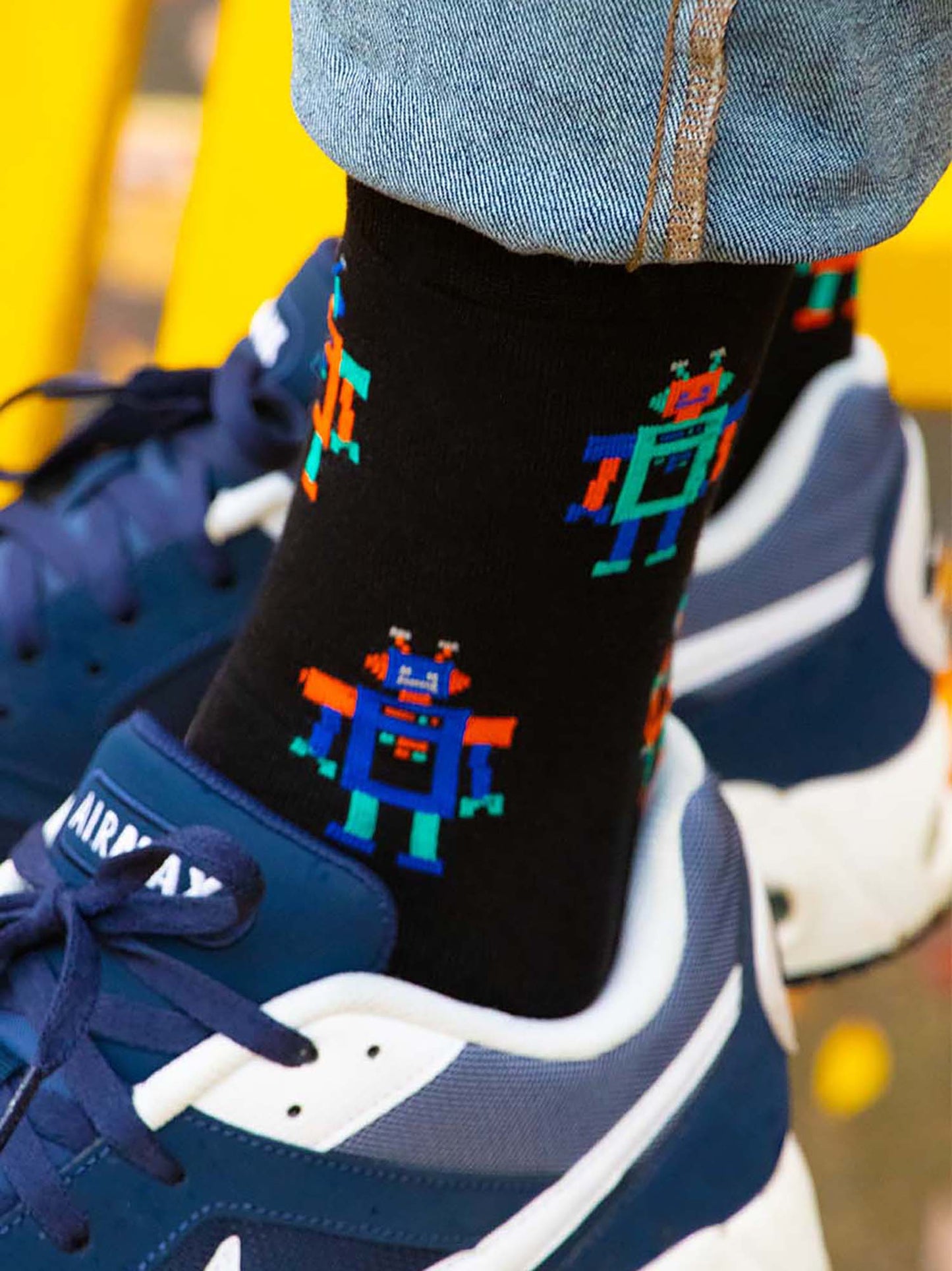 robot-print-bamboo-socks-in-black-and-teal
