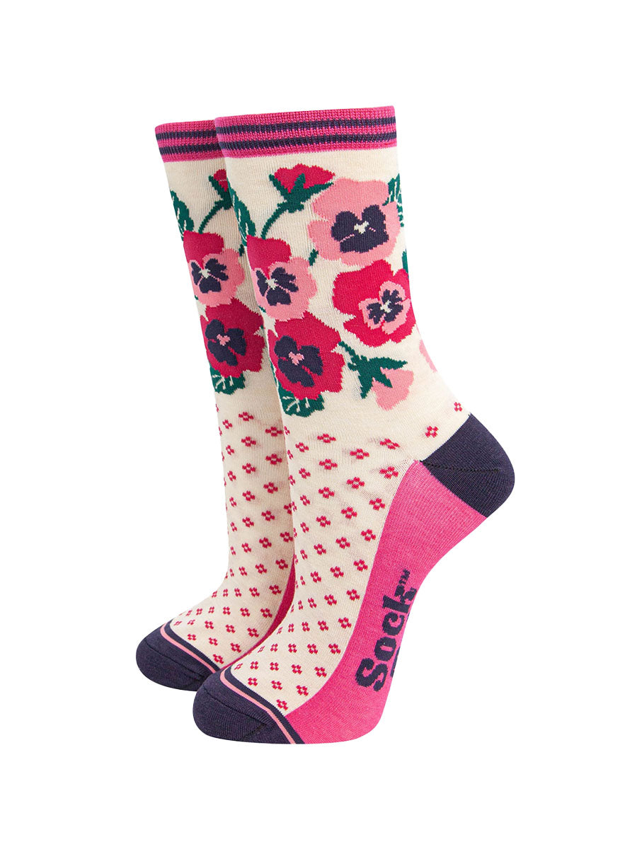 cream bamboo socks with a navy blue heel and toe and fuchsia pink sole. the ankle of the socks is covered with a fuchsia pink and light pink pansy flower arrangement.