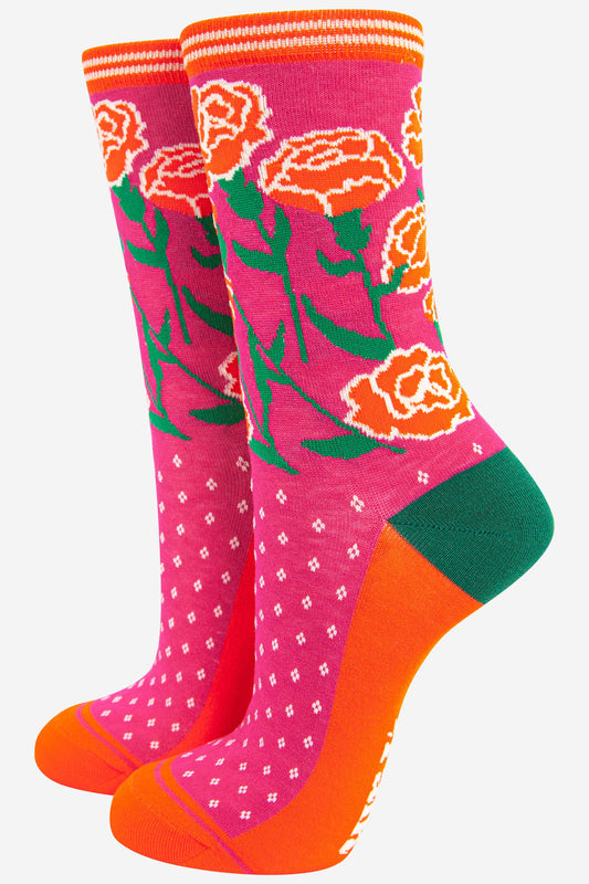 pink and orange ankle socks featuring an arrangement of carnation flowers