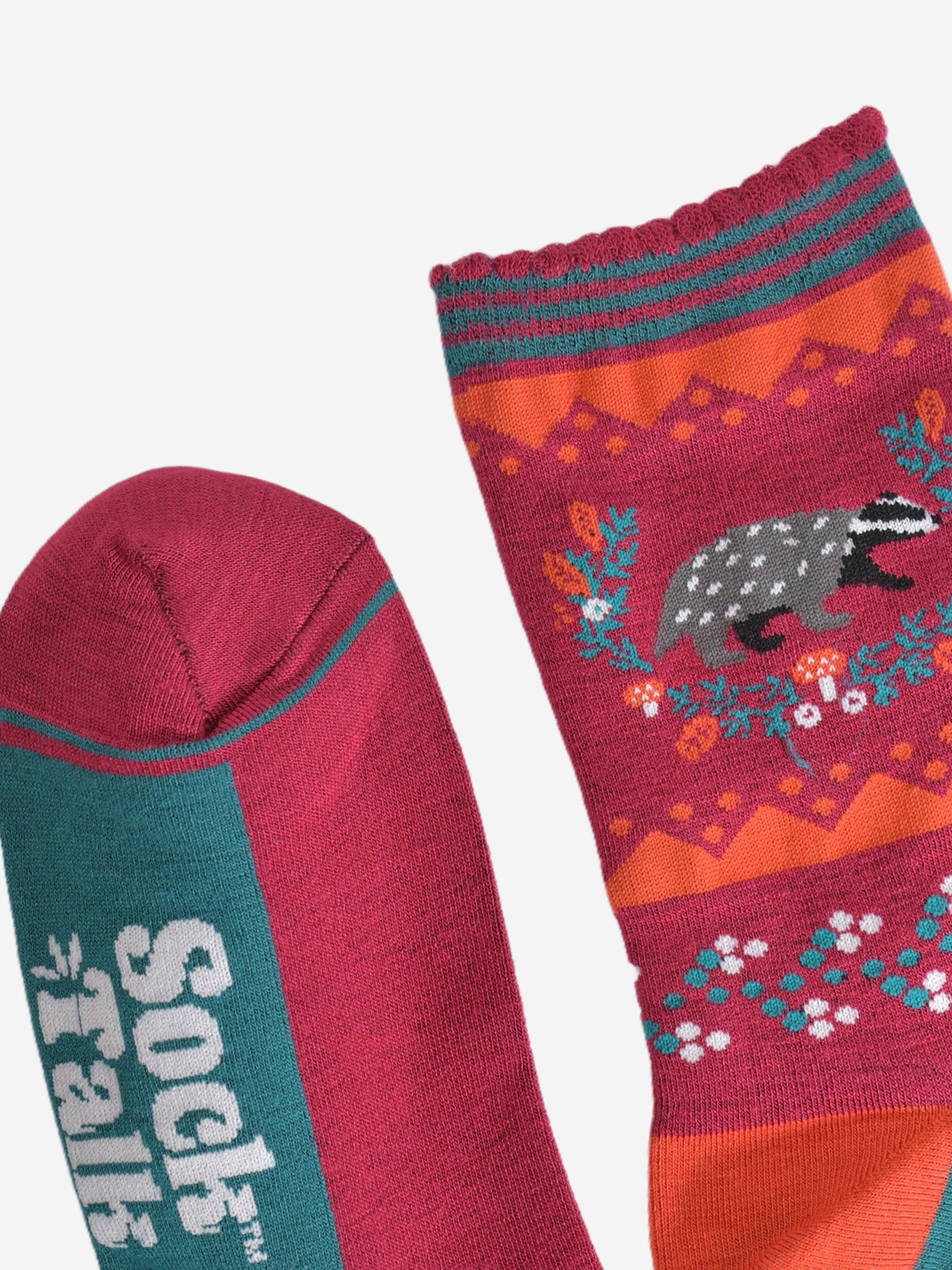 close up of the burgundy toe and burgundy and green striped scalloped cuff on the socks