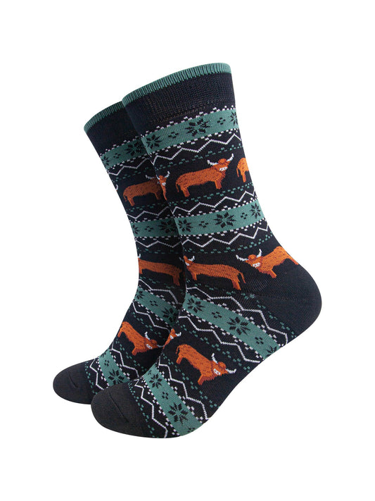 Highland-Cow-Fair-Isle-Men's-Bamboo-Socks-in-Black/Green-On-Mannequin