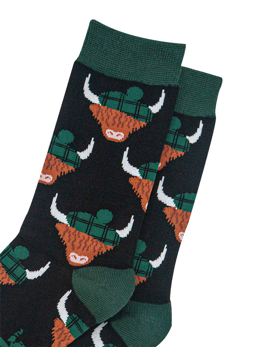 mens-bamboo-socks-black-forest-green-highland-cow-close-up