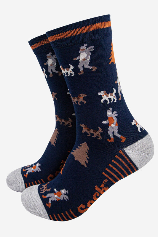 mens-bamboo-socks-navy-blue-light-grey-man-and-his-dog-walker