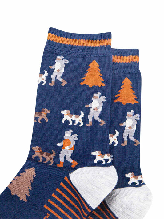 mens-bamboo-socks-navy-blue-light-grey-man-and-his-dog-close-up