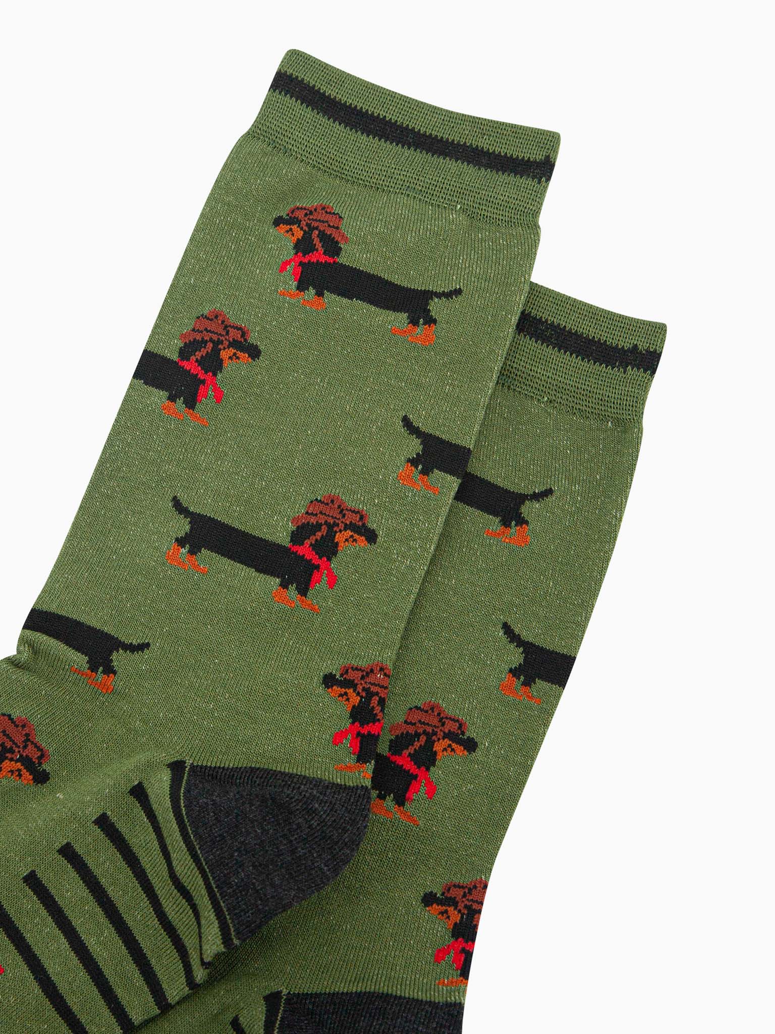 mens-bamboo-socks-green-sausage-dog-cowboy-close-up-dachshunds-wild-west-cowboy-hats-red-bandanas