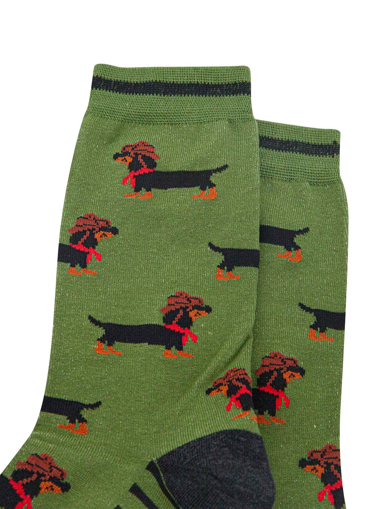 mens-bamboo-socks-green-sausage-dog-cowboy-close-up-dachshunds-wild-west-cowboy-hats-red-bandanas