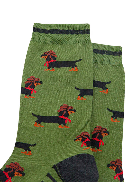 mens-bamboo-socks-green-sausage-dog-cowboy-close-up-dachshunds-wild-west-cowboy-hats-red-bandanas
