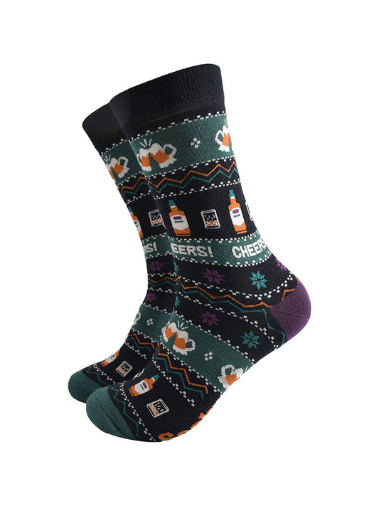 black and green bamboo socks featuring a fair isle pattern with pints of beer and whisky bottles and the word "cheers" 