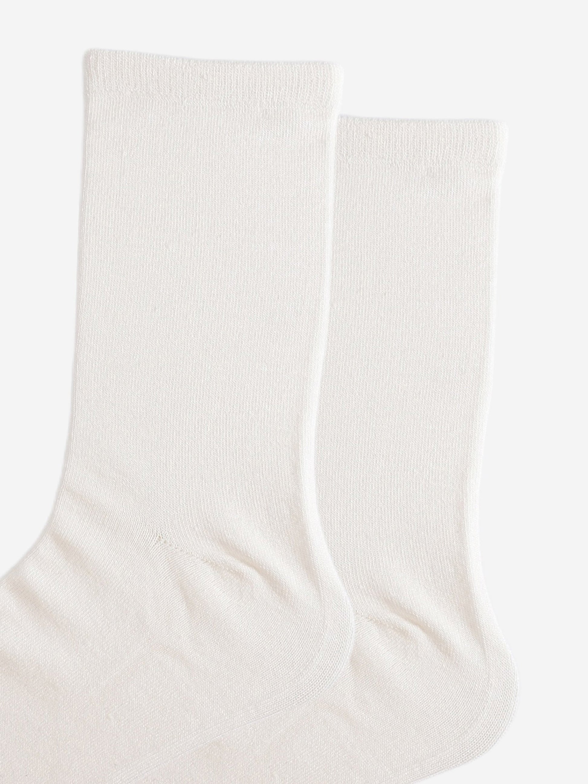 close up of the plain white bamboo socks