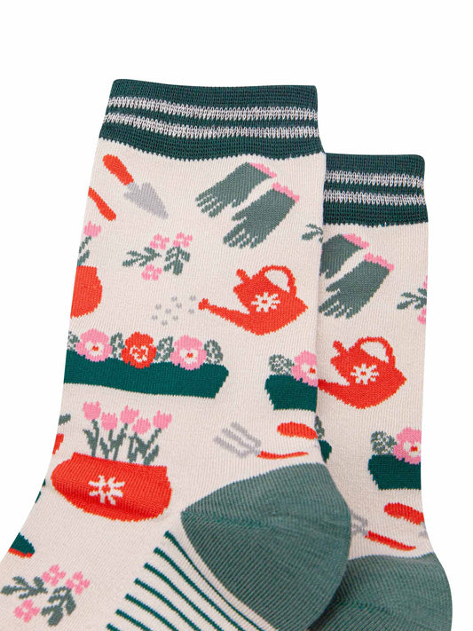 womens-bamboo-socks-cream-green-gardening-close-up