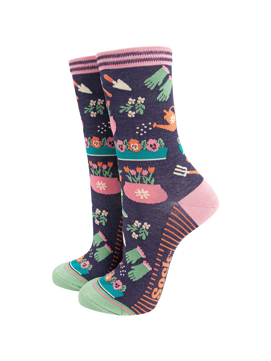 womens-bamboo-socks-navy-gardening-ankle socks-with-a-pattern-of-garden-tools-and-flowers
