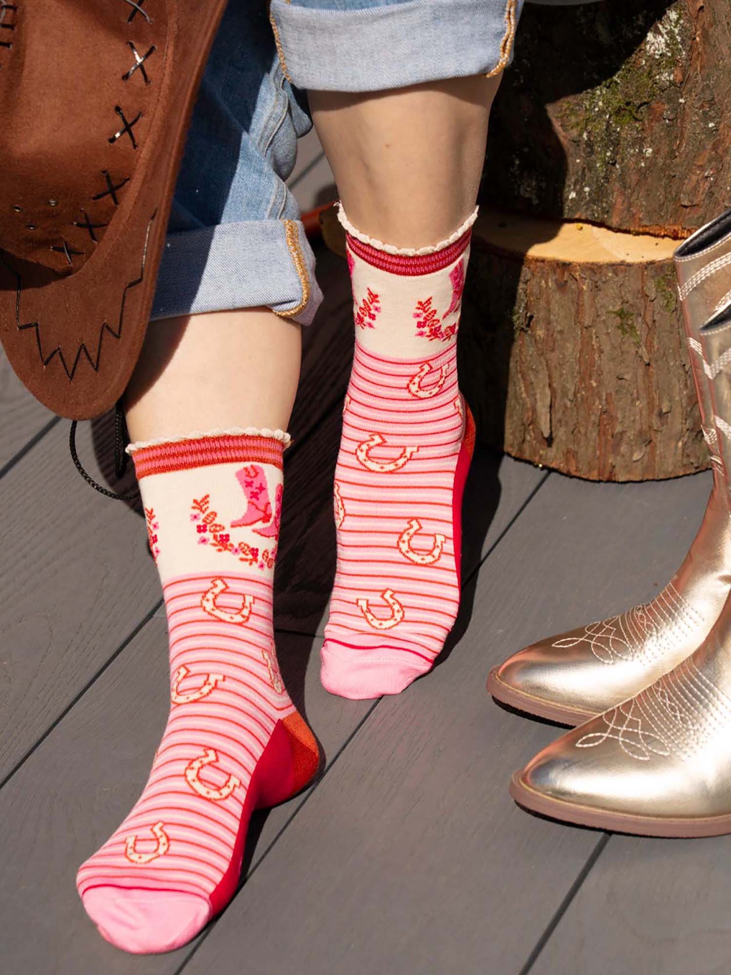 cowboy-cowgirl-print-bamboo-socks-in-cream-and-red-pink