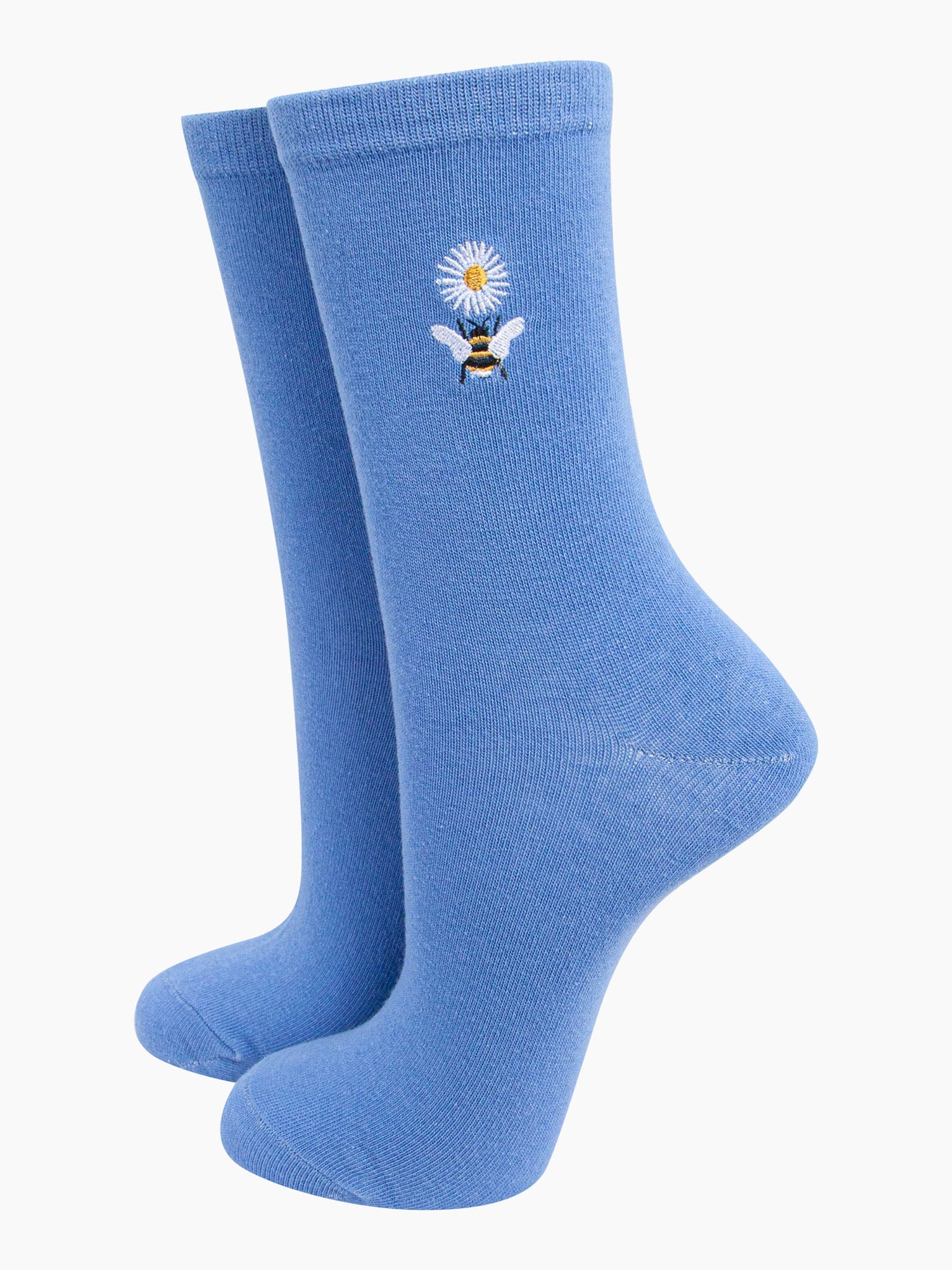 womens-embroidered-socks-light-blue-bee-daisy-flower-small-bumbleebee-white-daisy-stitched-design-on-ankle