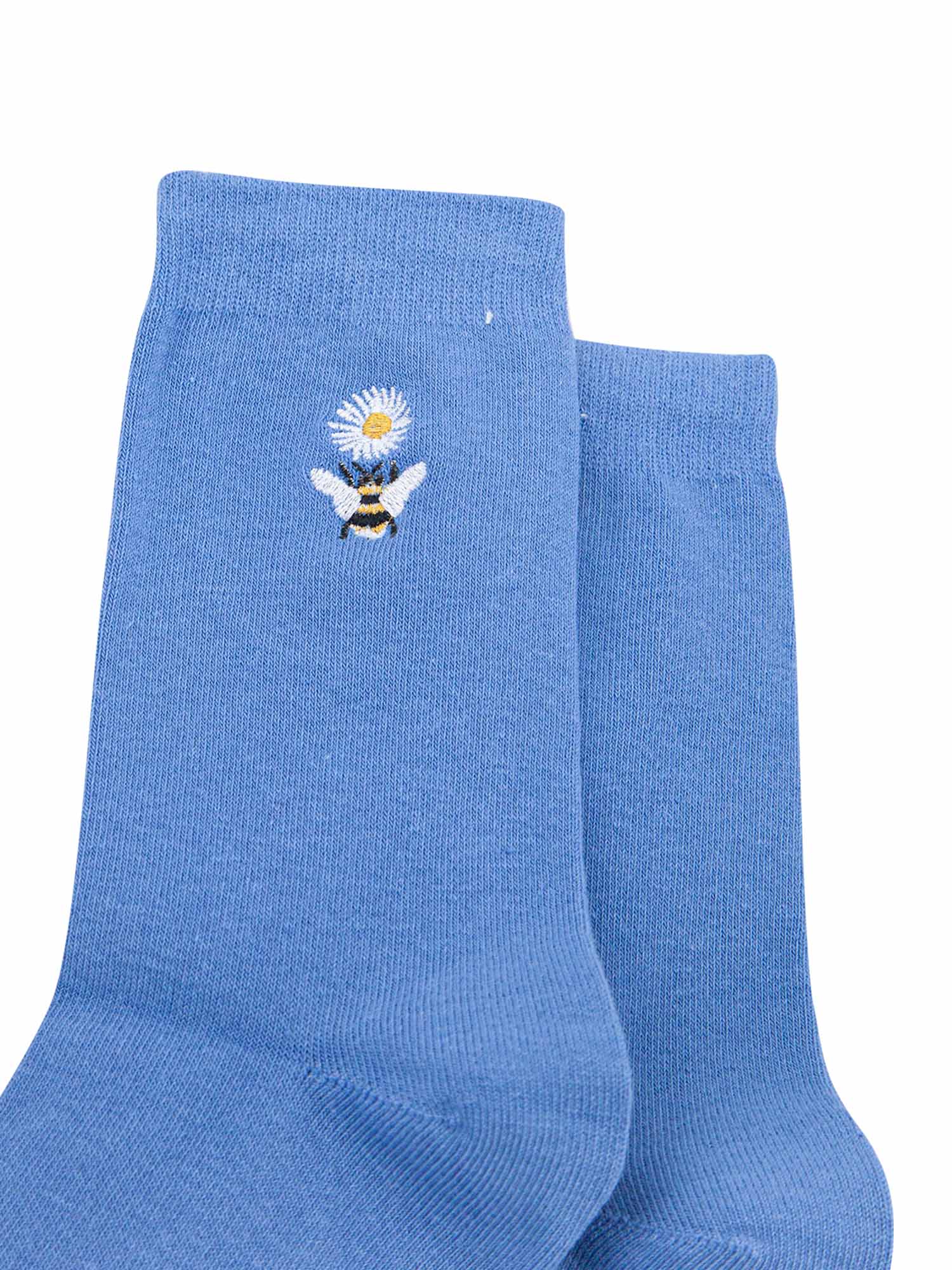 womens-embroidered-socks-light-blue-bee-daisy-flower-close-up-striped-bumblebee-hovering-at-a-white-daisy-flower