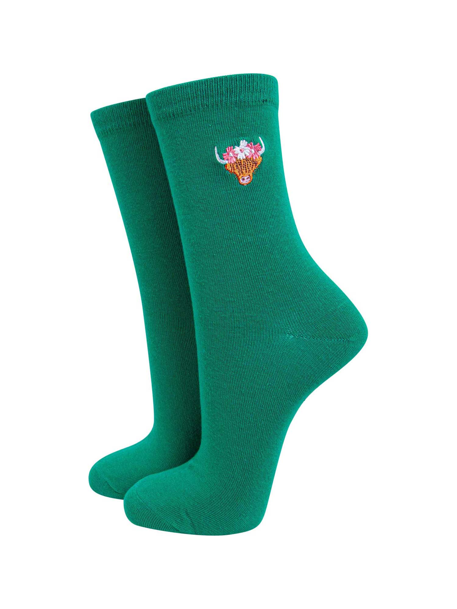 womens-embroidered-socks-green-highland-cow-stitched-face-of-highland-cow-wearing-floral-crown-on-ankle