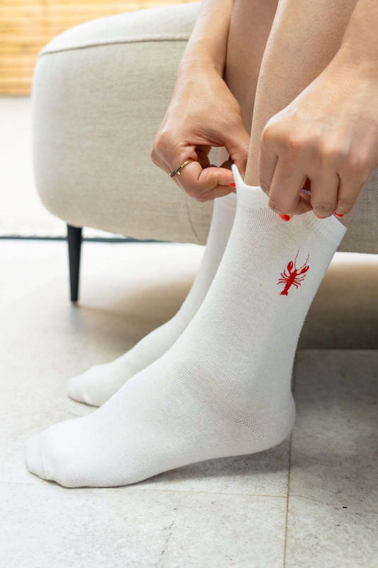 lobster-embroidered-cotton-sock-in-white-and-red