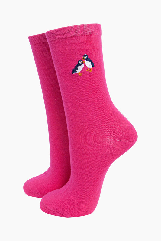 womens-embroidered-socks-fuchsia-puffins-pair-of-birds-on-ankle