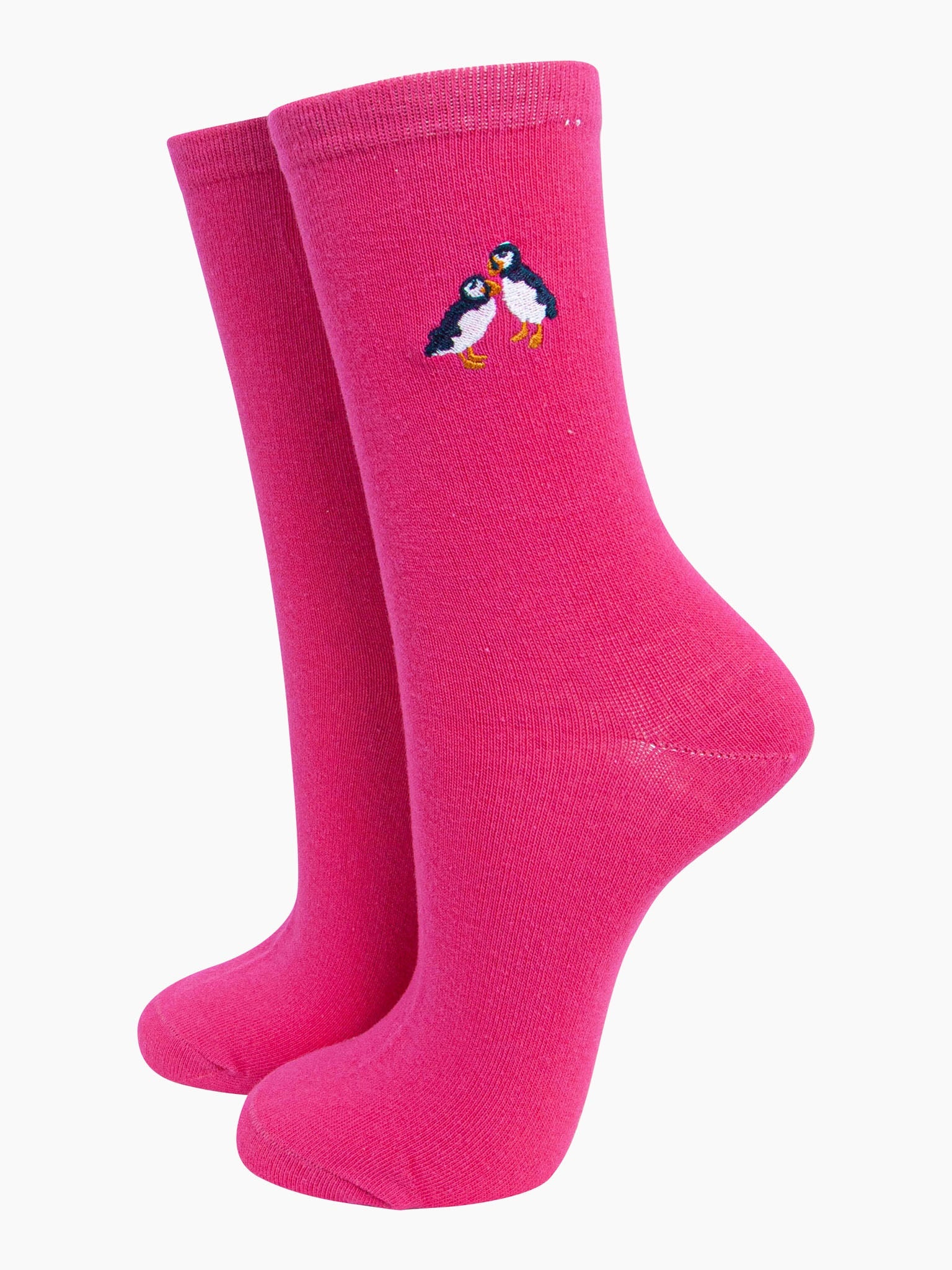 womens-embroidered-socks-fuchsia-puffins-pair-of-birds-on-ankle