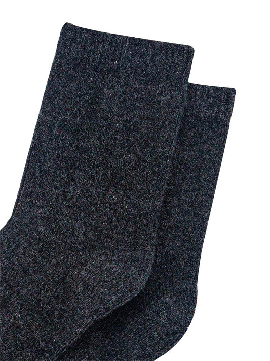 womens-cashmere-socks-ankle-socks-black-cashmere-close-up