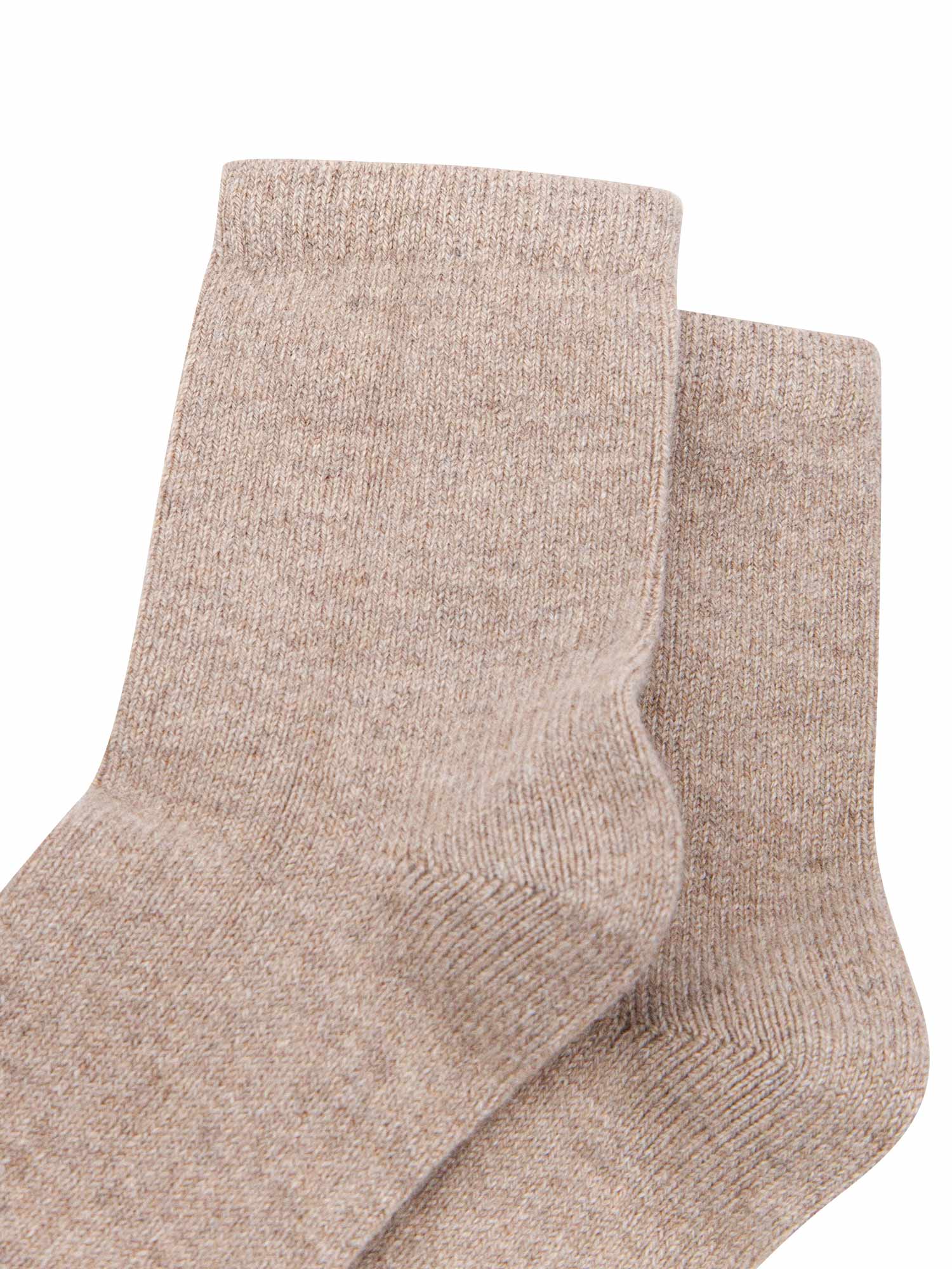 womens-cashmere-socks-ankle-socks-camel-cashmere-close-up