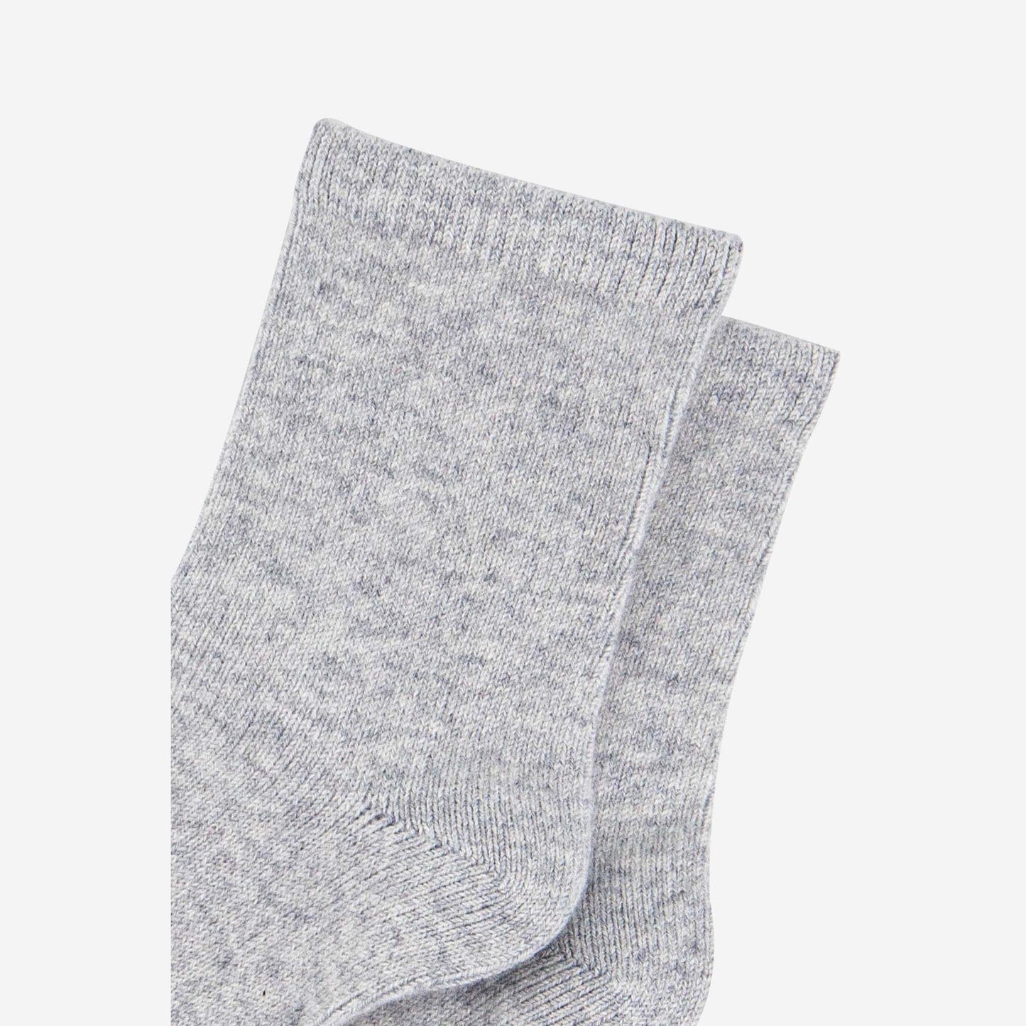 womens-cashmere-socks-ankle-socks-light-grey-cashmere-close-up