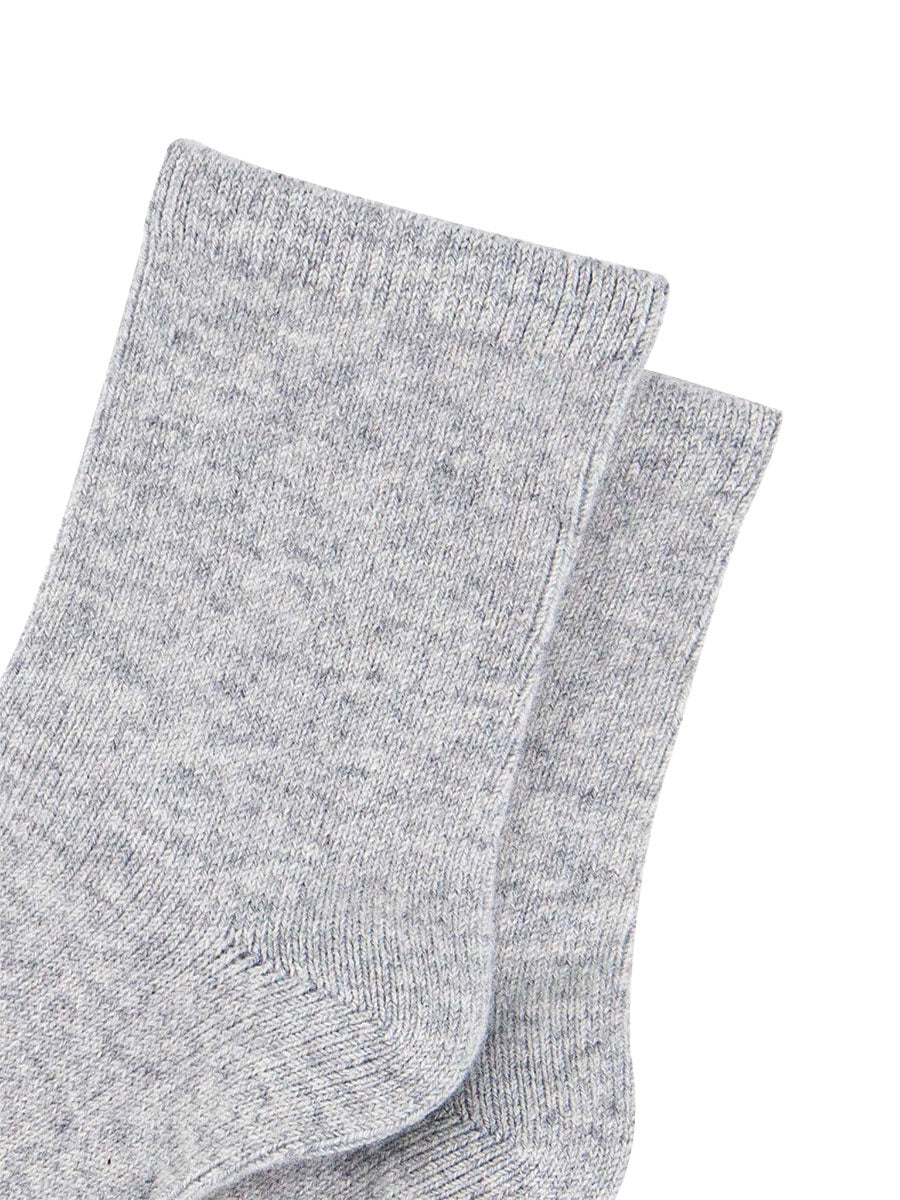 womens-cashmere-socks-ankle-socks-light-grey-cashmere-close-up