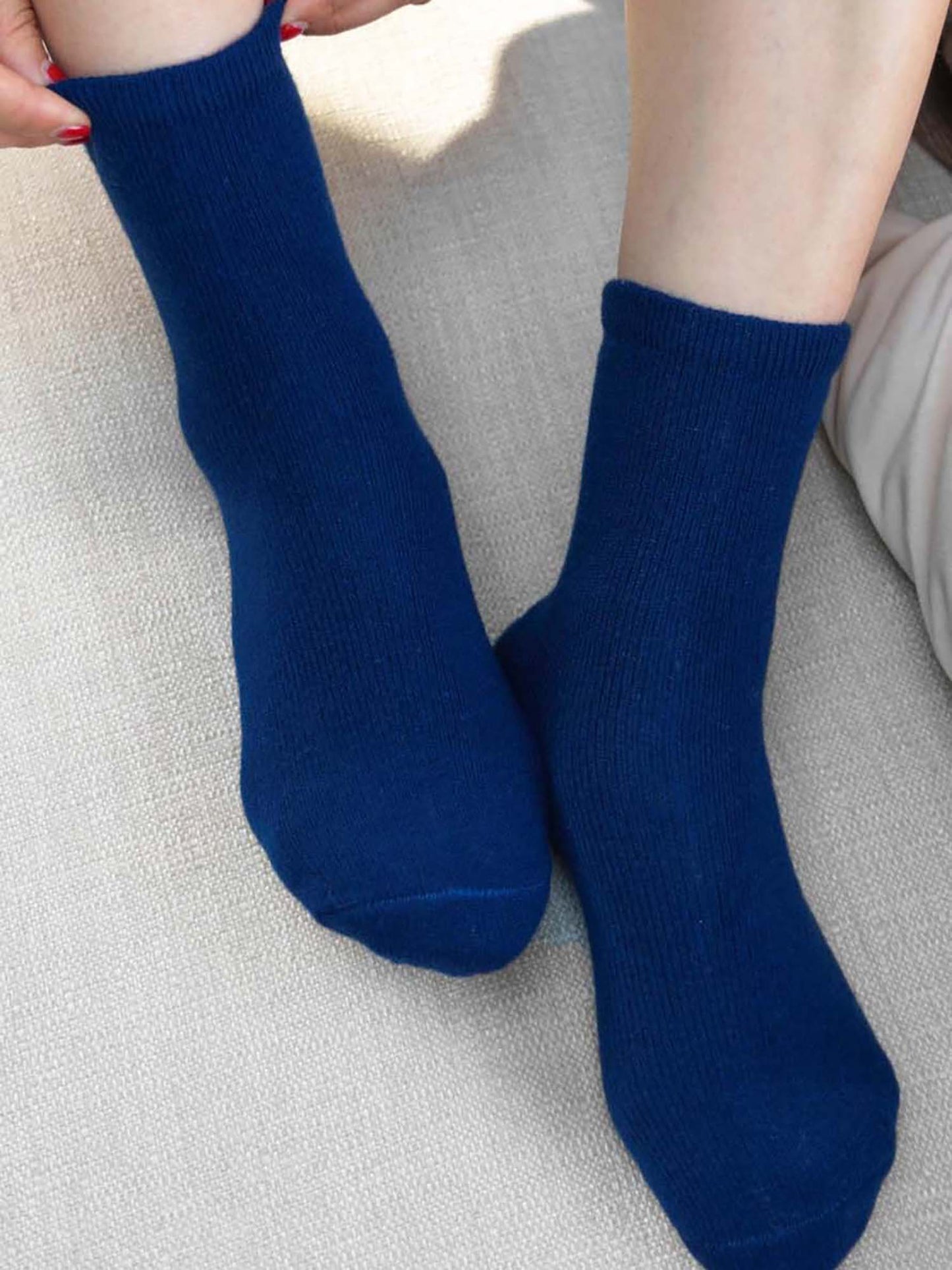 navy-blue-solid-cashmere-ankle-socks