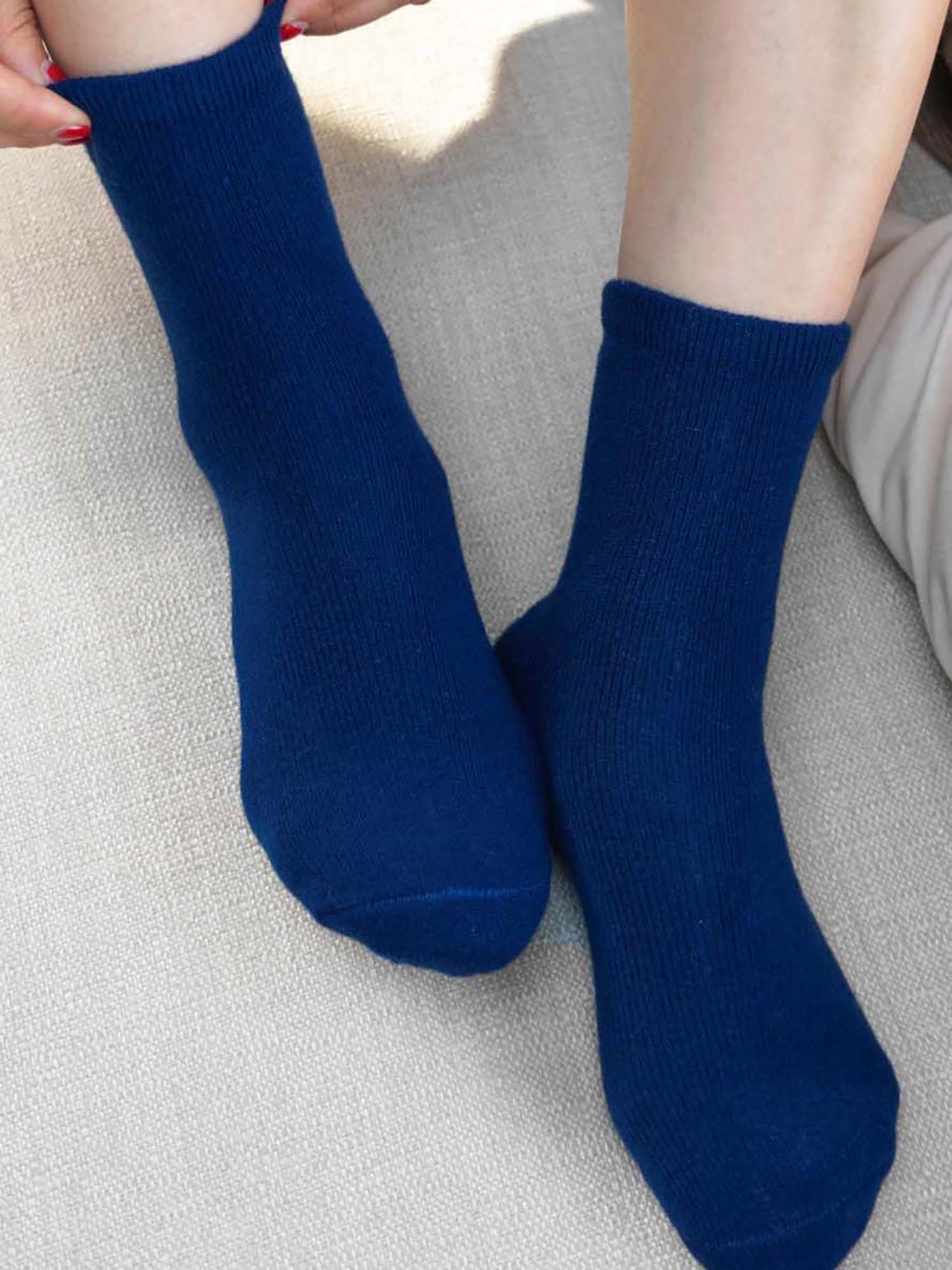 navy-blue-solid-cashmere-ankle-socks