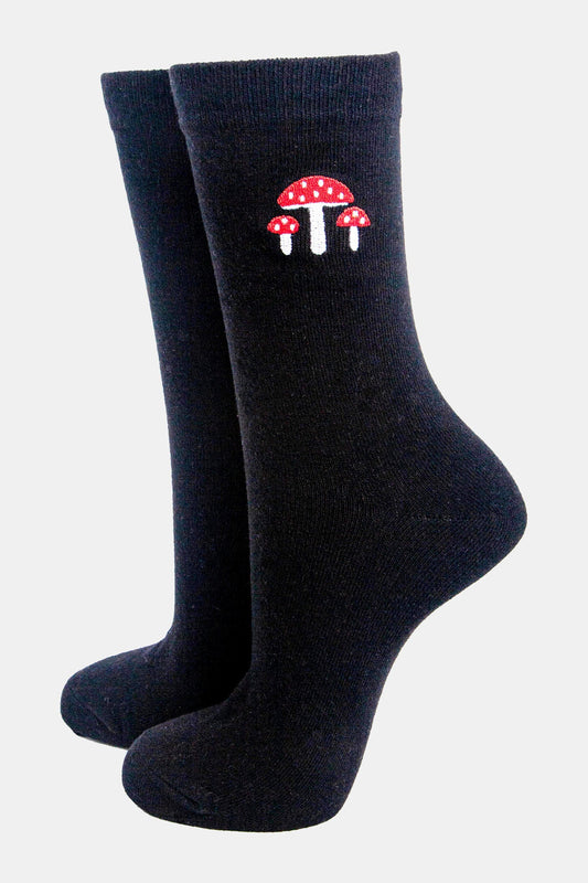 womens-embroidered-ankle-socks-black-toadstools-red